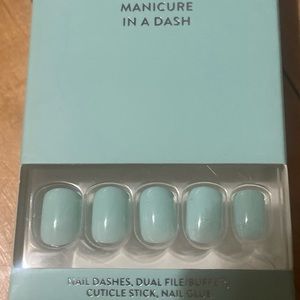 Red Aspen Mint nails